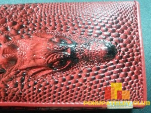 женский кошелек из кожи с 3D крокодилом